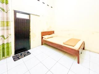 Wisma Air Mancur Malang Mitra RedDoorz - Malang - 2