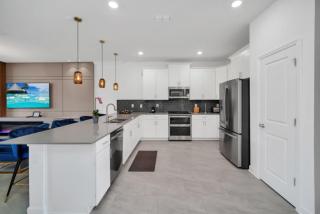 Modern 9 Bedroom Oasis for Large Groups 6272 - 9