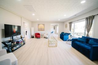 Spacious 10BR 5BA Free Parking Minutes to DC with Pool - 9