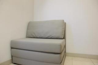 Modern 1BR with Sofa Bed at Cinere Bellevue Suites Apartment By Travelio - 3
