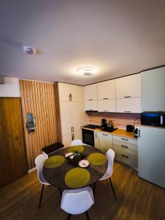 Cozy Retreat Grand Chalet Aparthotel - Braşov - 5