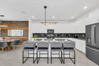 Chic Villa with 6 Bedrooms and Game Room 6300 - Loughman - 3