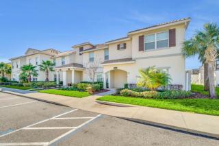 Stay in Style at This 5 BR Townhome 6304 - Davenport - 0