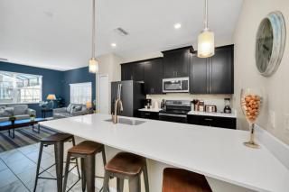 Stay in Style at This 5 BR Townhome 6304 - Davenport - 3