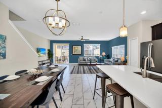 Stay in Style at This 5 BR Townhome 6304 - Davenport - 5