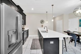 Stay in Style at This 5 BR Townhome 6304 - Davenport - 2