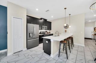 Stay in Style at This 5 BR Townhome 6304 - Davenport - 1