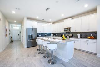 Modern 6 Bedroom Retreat 6305 - Davenport - 3