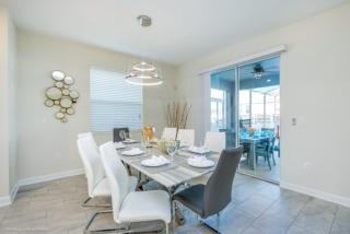 Modern 6 Bedroom Retreat 6305 - Davenport - 2