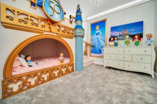 Family-Friendly Villa with 9 Bedrooms 6317 - 1