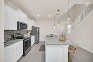 Modern Oasis: 7 Bedroom Villa near the Beach 6324 - 1