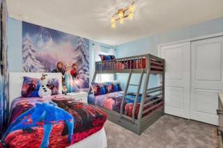 Modern 10 Bedroom Villa with Amenities 6358 - 8