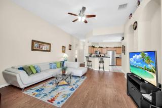 Modern Oasis in a Tranquil Setting 6329 - Davenport - 2