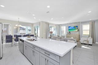 Modern Oasis with 6 Bedrooms and Pool 6360 - Davenport - 3