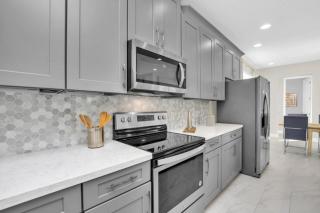 Modern Oasis with 6 Bedrooms and Pool 6360 - 1