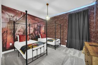 Modern and Elegant 6 Bedroom Retreat 6374 - 7