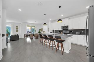 Modern and Elegant 6 Bedroom Retreat 6374 - 1