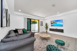 Designer Villa with Stylish Decor 6385 - 6