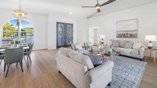 Orlando Villa 5871: Waterfront Retreat with Pool - Punta Gorda - 4