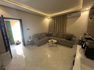 شقة مدخل خاص بجانب البلوفارد - 9