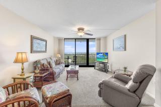 Beachfront condo with pool and ocean view from balcony - 6