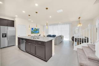 Ultimate Luxury 5 Bedroom Townhome on Windsor Island Resort Townhome 6396 - Davenport - 3