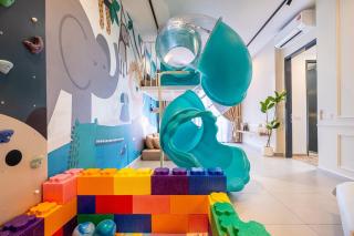 KL No1 Kids Slides w Climbing Wall Kids Friendly - 7