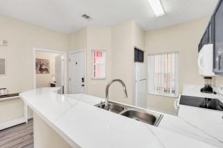 Orlando Villa 6230: A Stylish Family Retreat Near Disney - 1