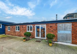 Peel Hall Retreat - Ashton - 6