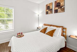 Stylish 2BR Home Near University of Arkansas - Fayetteville - 0
