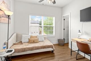 Stylish 2BR Home Near University of Arkansas - Fayetteville - 6