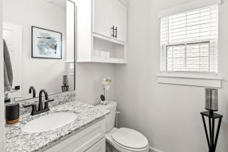 Stylish 2BR Home Near University of Arkansas - Fayetteville - 3