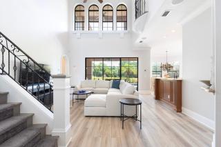 Rent the Perfect 5 Bedroom Villa Reunion Resort Villa 6415 - 0