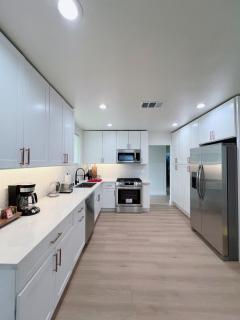 Brand New Retreat minutes to Trails and Raging Waters - 7