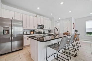 Chic and Stylish 4 Bedroom Haven in Reunion Resort - Kissimmee - 5