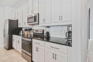Chic and Stylish 4 Bedroom Haven in Reunion Resort - Kissimmee - 4