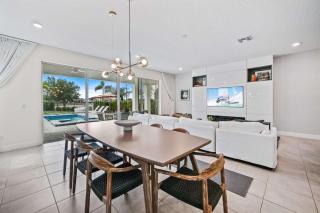 Chic and Stylish 4 Bedroom Haven in Reunion Resort - 1