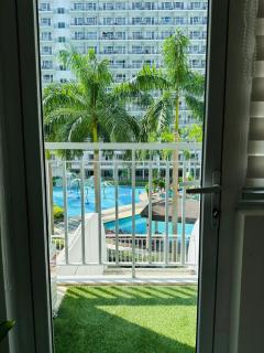 1232A Near MOA and Airport Pool View Balcony - Manila - 9