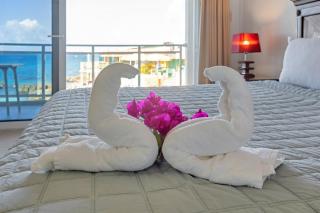 Maho Beach House 1-Bedroom, Oceanfront Lifestyle - Maho Reef - 2