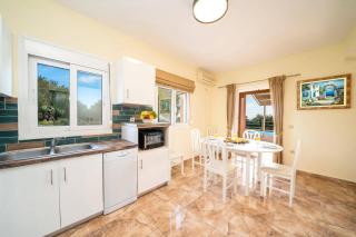 Villa Zeus Skala by Villa Plus - Mavráta - 1