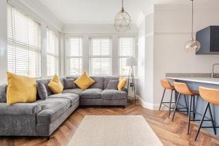 Spacious 2 Bed Flat Close To Beach - Weston-super-Mare - 0