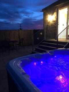 Swallow's Nest, farm get away with hot tub - 9