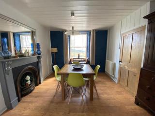 Secluded farmhouse with views - Cwrt-newydd - 6