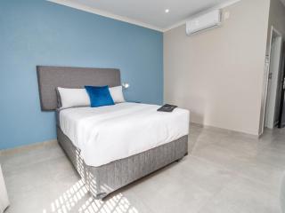 La Rochelle Studio Apartments by Heybert - 9