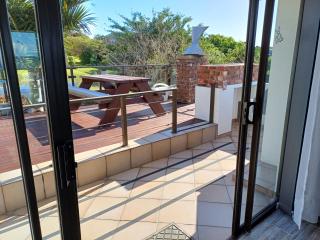 Cove Rock Seaview Apartment - East London - 4