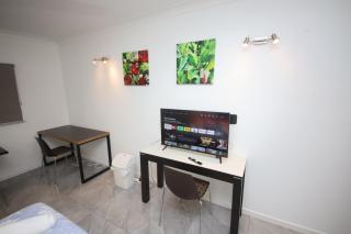 Entire Holiday Apartment - Westcourt - 7