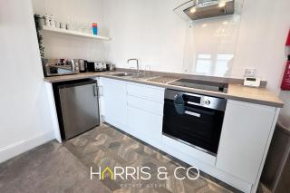 New Sandpiper Apartments - Fleetwood - 0