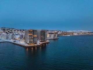 Premium Waterfront Apartment Sea and Mountain View - 8