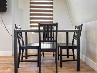 Modern & Cozy Downtown Apartment in Cincinnati - 3