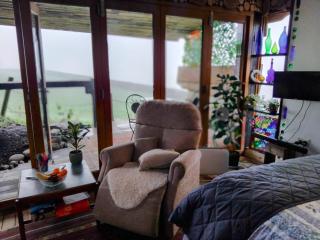 Cosy rustic cabin with hot tub and country views - Llanelli - 8